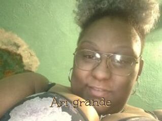 Ari_grande