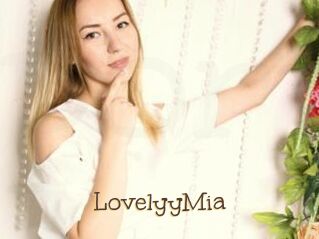 LovelyyMia