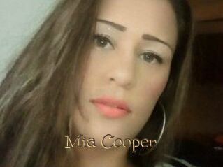 Mia_Cooper
