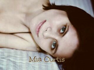 Mia_Curtis