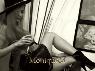 MoniqueM