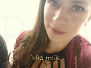 Mia_milk