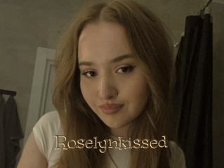 Roselynkissed