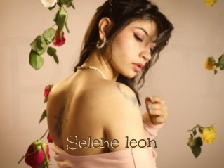 Selene_leon