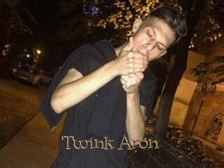 Twink_Aron